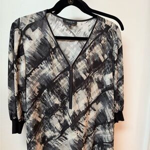 Lafayette 148 New York Abstract Black & Cream Blouse — Size Large